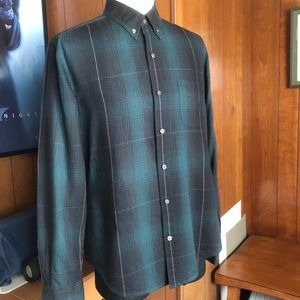 Vince Long Sleeves Button Down Shirt size medium